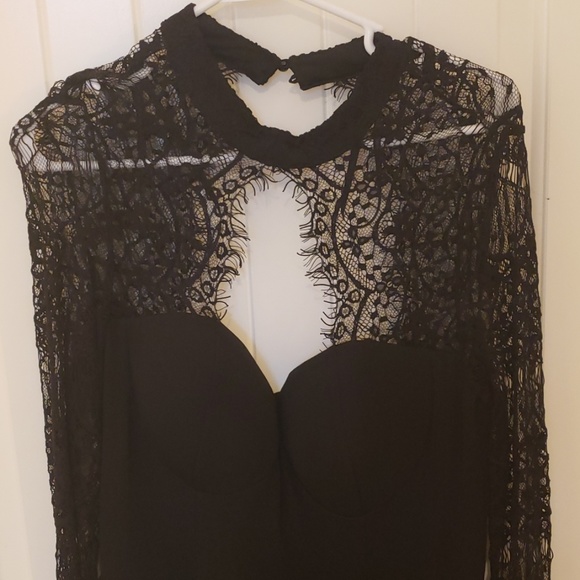 Long sleeve lace romper - Picture 2 of 5